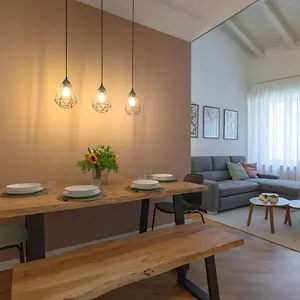 parma-center-duplex-elegant-apartment-with-netflix.emilia-romagnahotels.net/