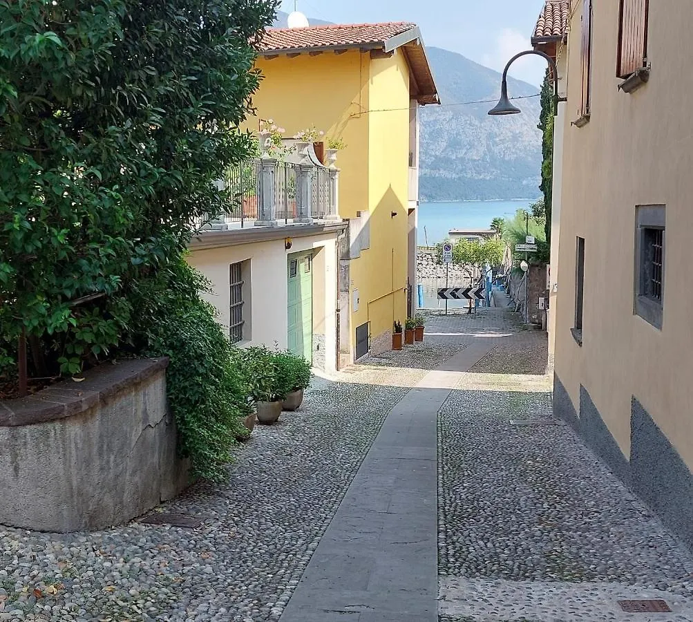 Apartment Chez Ary: Sulla Strada Del Lago Clusane