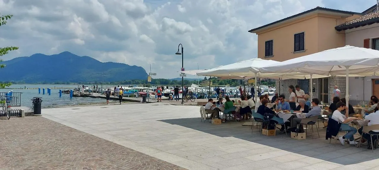 Apartment Chez Ary: Sulla Strada Del Lago Clusane Italy