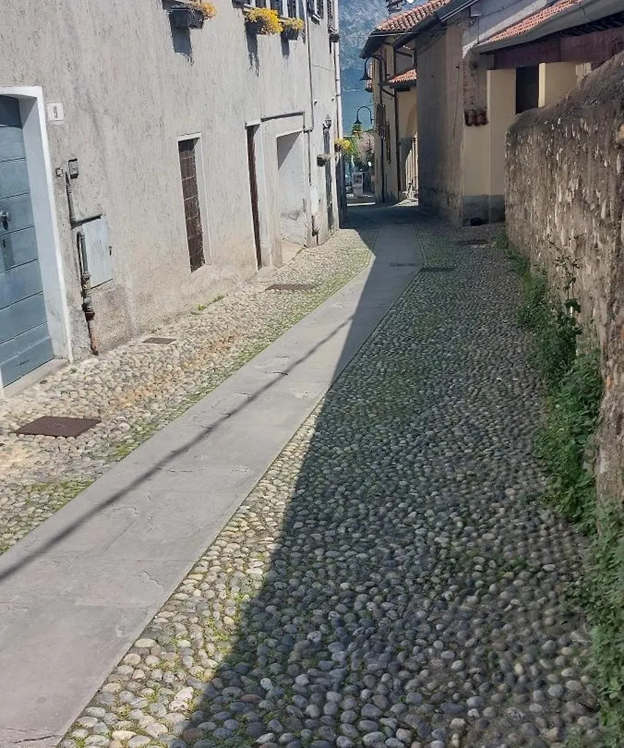 Chez Ary: Sulla Strada Del Lago Clusane 0*,  Italy