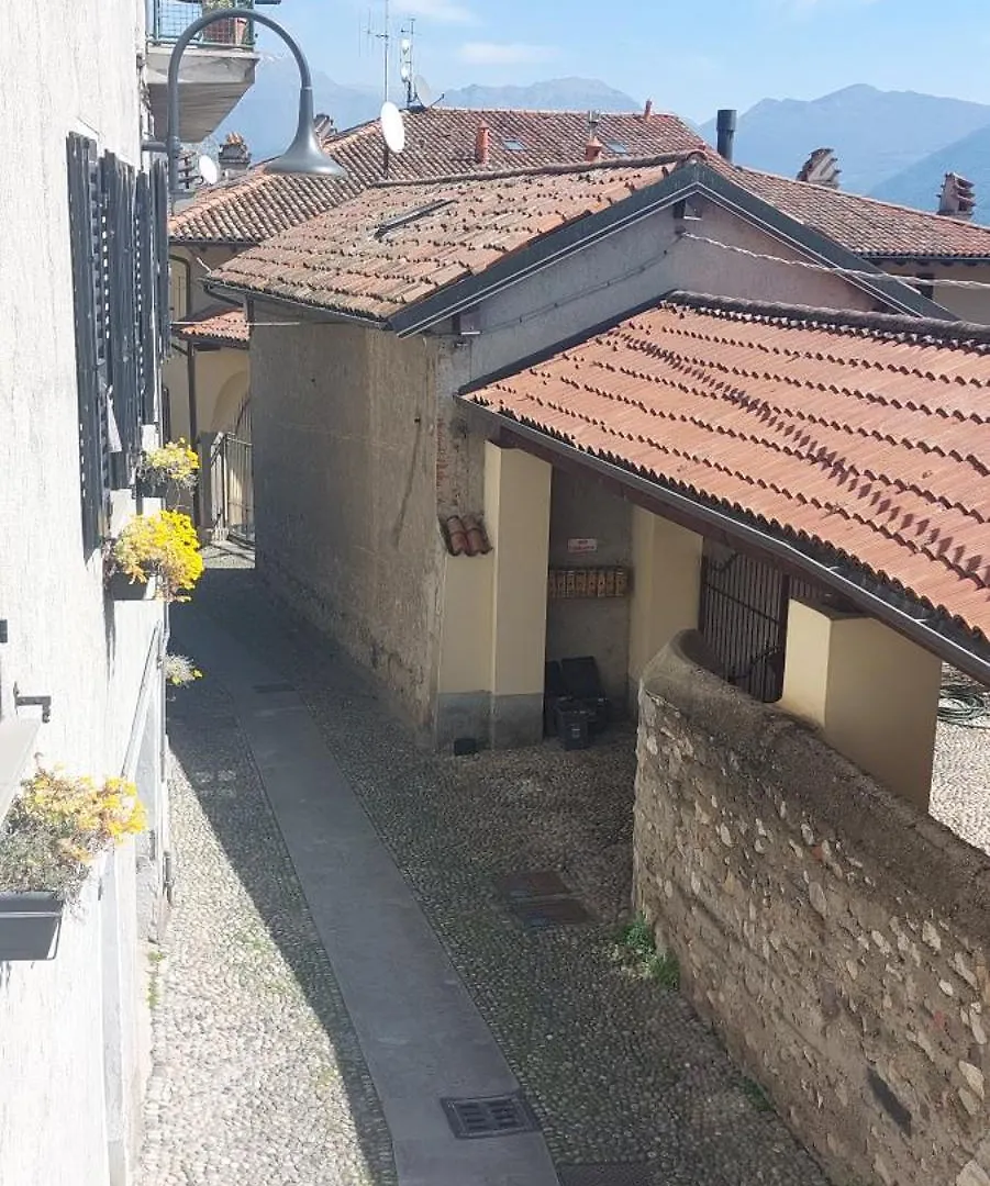 Chez Ary: Sulla Strada Del Lago Clusane Apartment